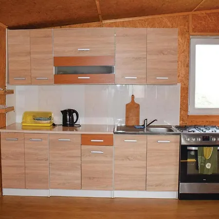 Дом отдыха Gorgeous In With Kitchen Бискупец